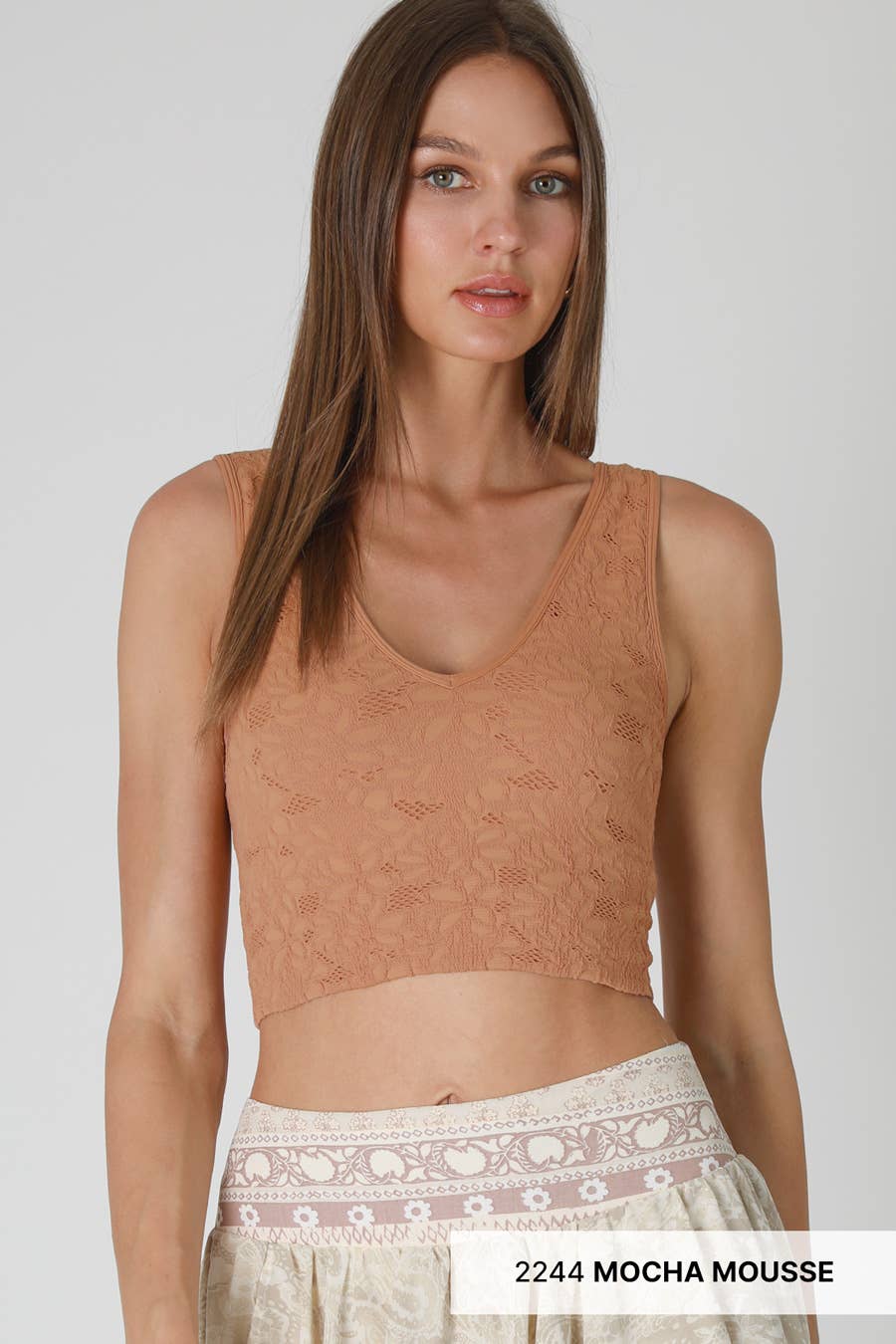 Delicate Lace V‑Neck Tank Top — Cropped, Feminine Staple