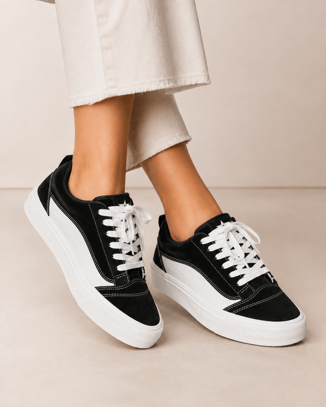 Reagan | Classic Canvas Sneakers