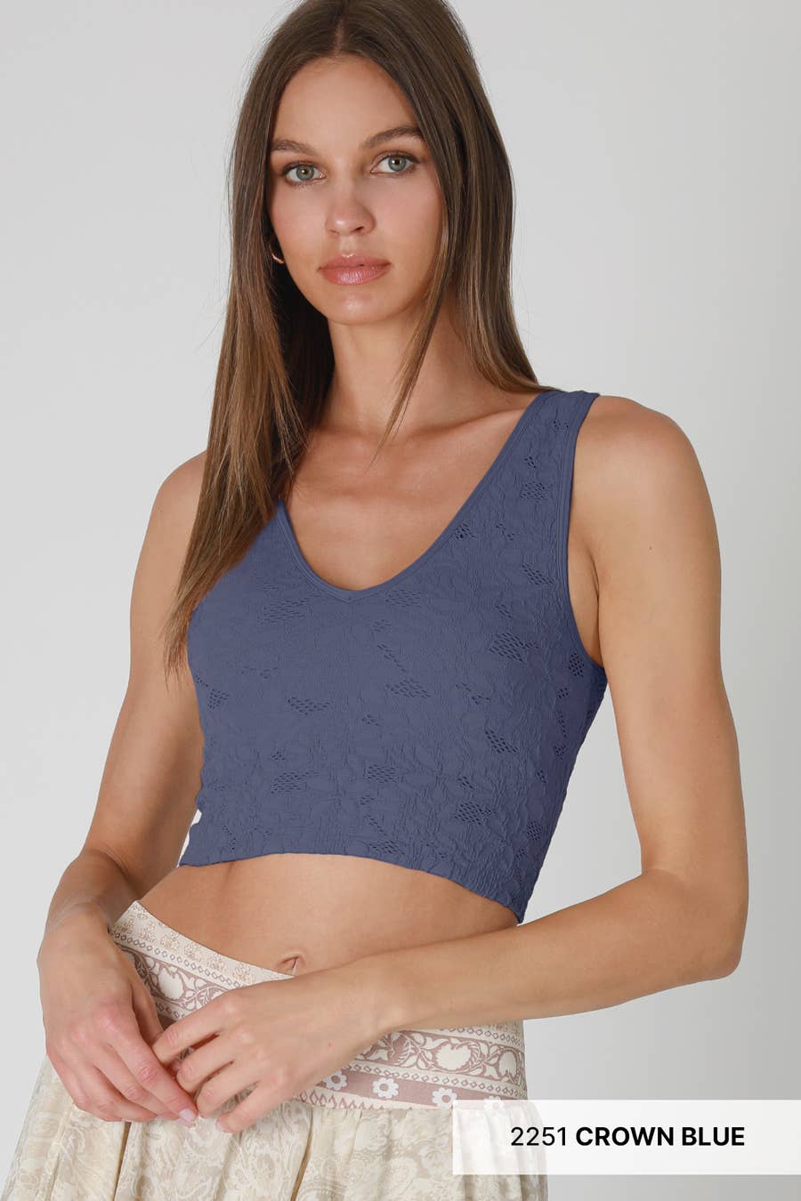 Delicate Lace V‑Neck Tank Top — Cropped, Feminine Staple